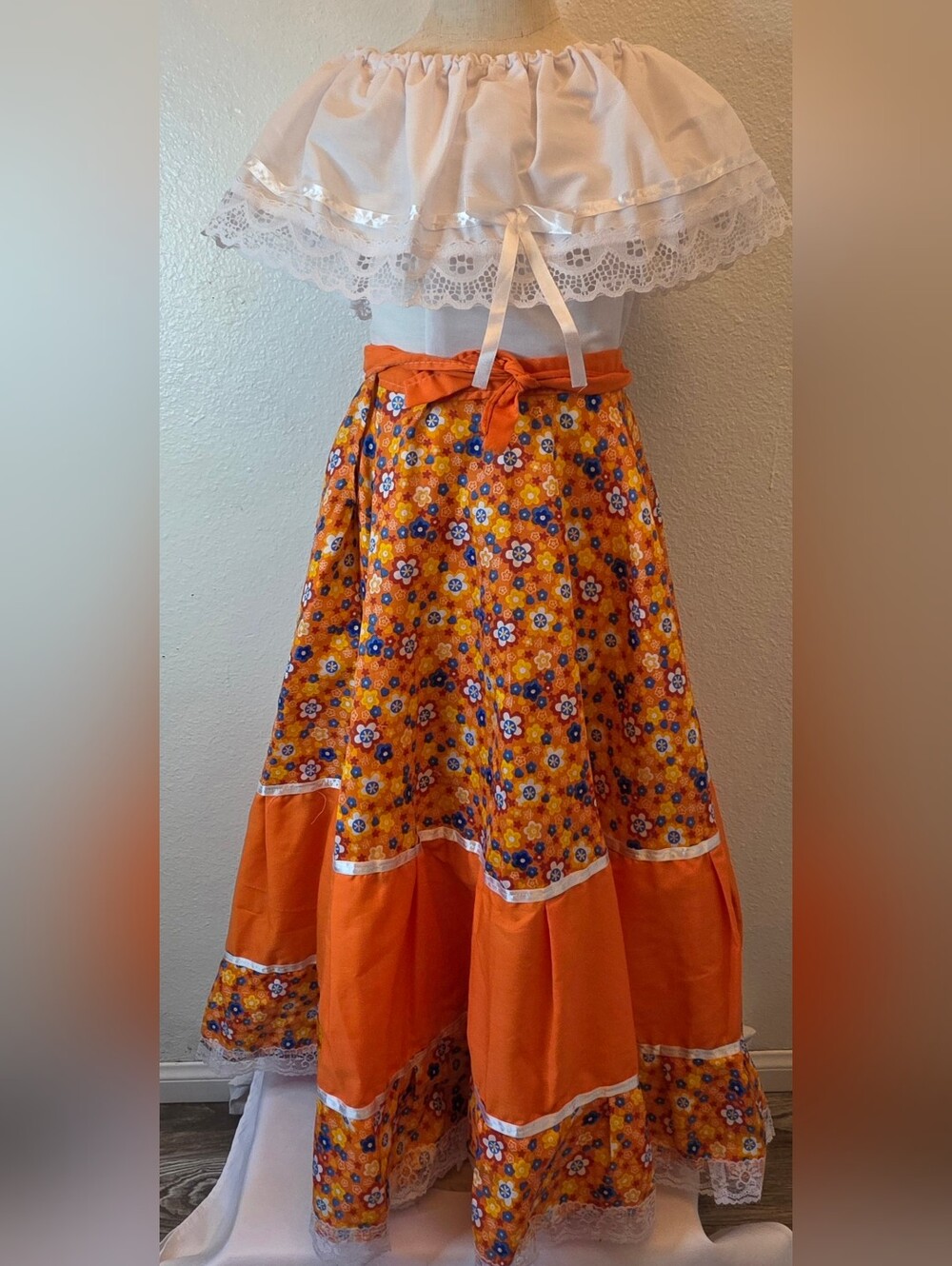 Girls Mexican Folklore Orange Skirt And White Campesina Blouse 6-8 (163B9)